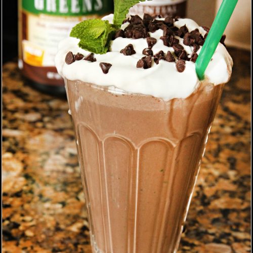 Mint Chocolate Chip Smoothie #Choctoberfest - For the Love of Food